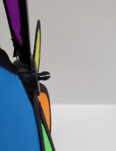 赤ちゃんのビジーボードを100均だけでパパが手作り!